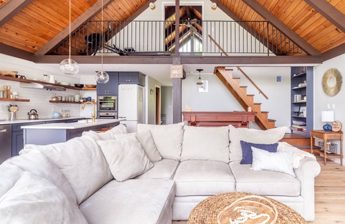 Windham Casa | HOLIDAY DREAM COME TRUE! Modern Catskills Cabin with Mountain Views