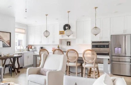 Highland Casa | Holiday Family Retreat, Modern Townhome with Theater, Gas Fireplace & Mountains