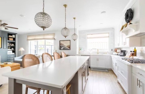 Highland Casa | Holiday Family Retreat, Modern Townhome with Theater, Gas Fireplace & Mountains