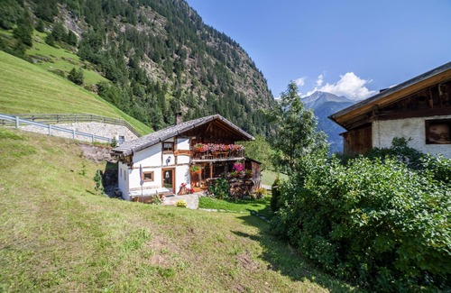 Moso in Passiria Casa | Holiday Farmhouse "Weierhof" with Mountain View, Terrace & Wi-Fi; Pets Allowed, Parking Available