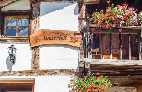 Moso in Passiria Casa | Holiday Farmhouse "Weierhof" with Mountain View, Terrace & Wi-Fi; Pets Allowed, Parking Available