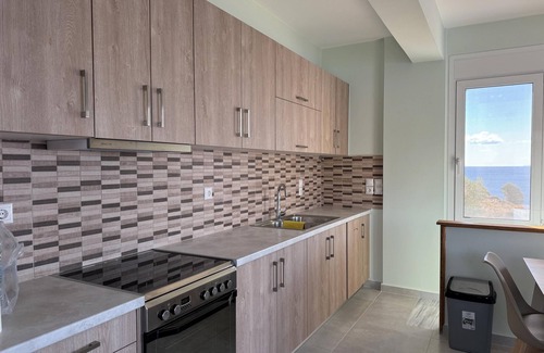Karystos Casa | Holiday flat in a fantastic location right by the sea, direct beach access, Eubo