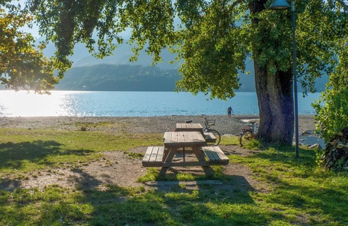 Dongo Apartamento | Holiday flat with lake view Music & Art