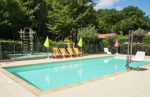 Castelnaud-la-Chapelle Casa | Vivienda adosada con jardín, para dos personas y un bebé, en un pequeño parque.