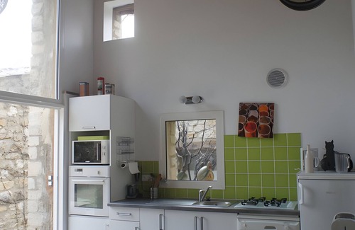 Les Latards Casa | Holiday Home 'Gite Familial' with Mountain View and Wi-Fi