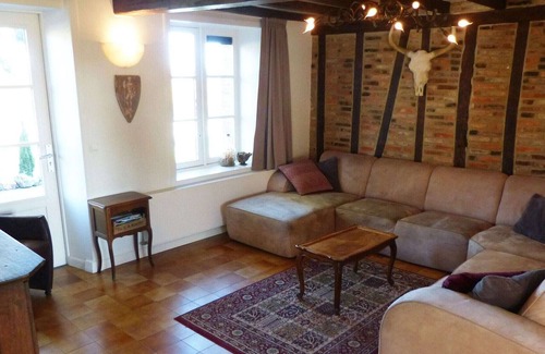 La Neuville-aux-Joutes Casa | Espaciosa casa vacacional en La Neuville-aux-Joûtes con vistas al jardín