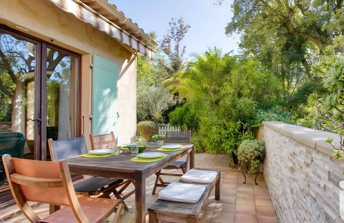 Les Adrets-de-l'Esterel Casa | Holiday Home 'Esterel' with Mountain View, Wi-Fi and Air Conditioning