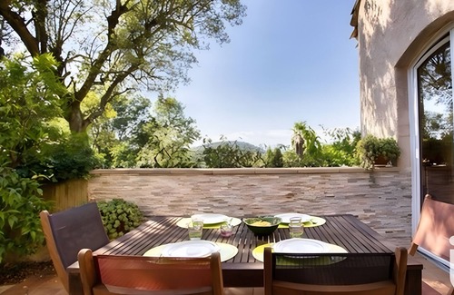 Les Adrets-de-l'Esterel Casa | Holiday Home 'Esterel' with Mountain View, Wi-Fi and Air Conditioning