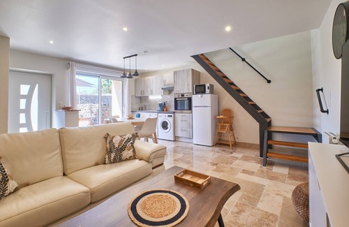 Saint-Hilaire-du-Rosier Casa | Casa de vacaciones 'La Mottinière' con terraza privada y Wi-Fi