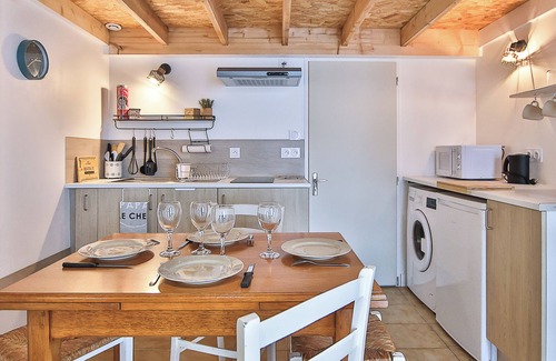 Saint-Julien-des-Landes Apartamento | Apartamento vacacional "Studio Le Petit Julien" con jardín compartido y Wi-Fi