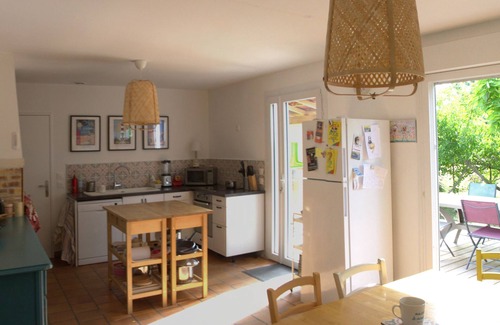Saint-Trojan-les-Bains Casa | Holiday Home with Shaded Garden. Near Beach