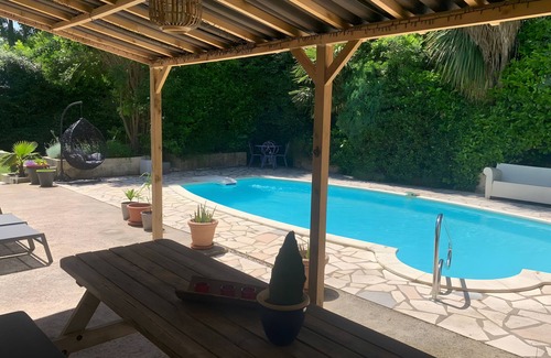 Villemagne-l'Argentiere Casa | Casa de vacaciones 'Maison Sur La Mare' con vistas a la montaña, piscina privada y Wi-Fi