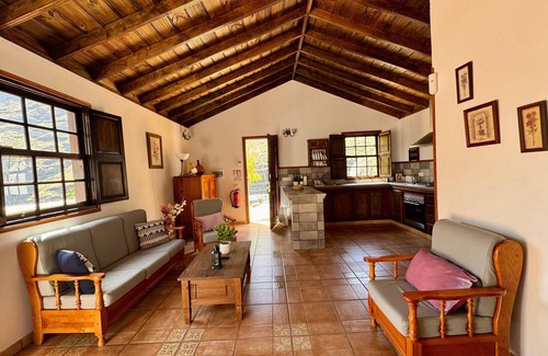 Los Llanos de Aridane Casa | Casa de vacaciones 'Casa Castro' con vistas a la montaña, piscina privada y Wi-Fi