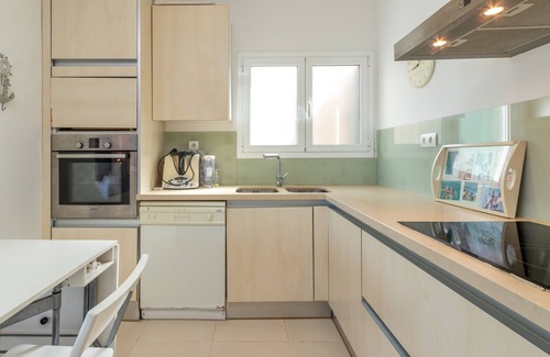 Sant Feliu de Guixols Casa | Casa de vacaciones 'Casa Rosselló' con vistas al mar, terraza privada y Wi-Fi