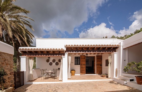 Sant Joan de Labritja Casa | Casa de vacaciones 'Can Rotes' con vistas a la montaña, Wi-Fi y aire acondicionado
