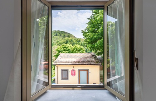San Marcello Piteglio Casa | Holiday Home 'Casa Prataccio' with Mountain View and Balcony