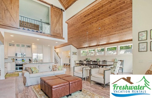 Coral Casa | Holiday Haus:Summer Fun and Lakeside Relaxation on Lake Cowden