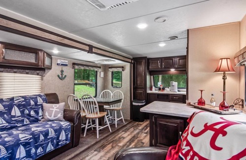 Groveoak Casa | Holiday Haven has Water Access with Private Boat Launch on Lake Guntersville!