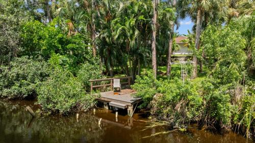 Palm River Estates Casa | Holiday Heaven 4 b 3b Pool BBQ