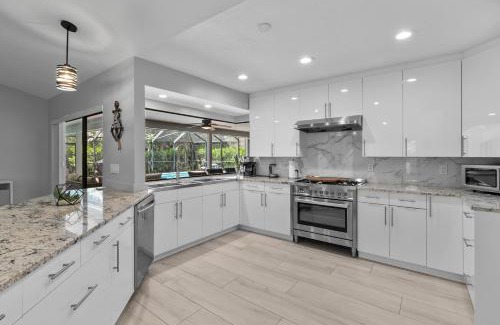Palm River Estates Casa | Holiday Heaven 4 b 3b Pool BBQ