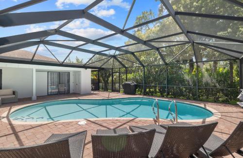 Palm River Estates Casa | Holiday Heaven 4 b 3b Pool BBQ