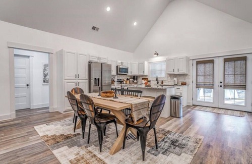Counce Casa | Holiday Hills Getaway!