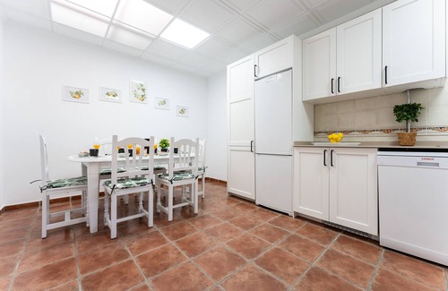 Alhaurín de la Torre Casa | Casa de vacaciones 'Villa Paula Los Manantiales' con vistas a la montaña, Wi-Fi y aire acondicionado