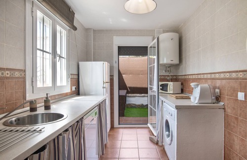 Benalup-Casas Vieja Casa | Casa de vacaciones 'Las Lagunetas' con vistas a la montaña, piscina compartida y terraza privada