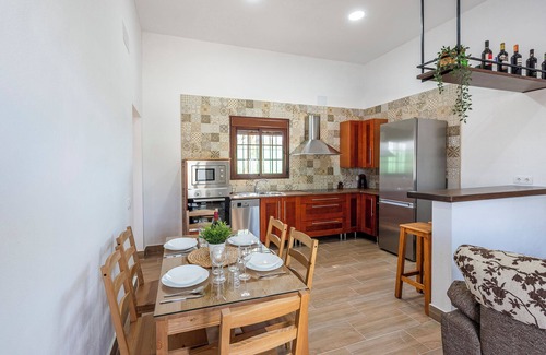 Marchena Casa | Casa de vacaciones 'Casa Rural Adalid' con piscina, jardín, terraza y Wi-Fi