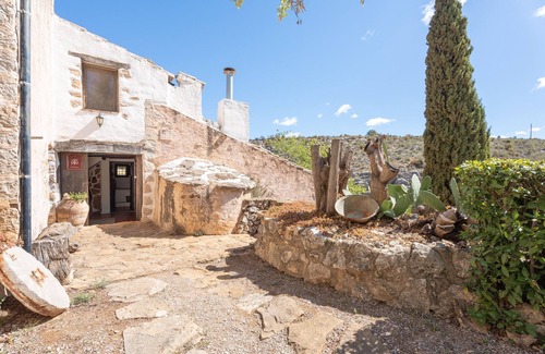 La Torre d'En Besora Casa | Casa de vacaciones 'Moli Colomer' con vistas a la montaña, piscina compartida y terraza privada