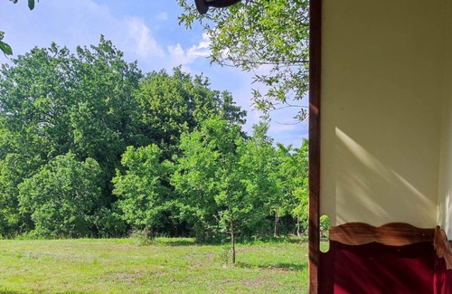 Couze-et-Saint-Front Casa | Holiday Home 'La Roulotte Couzote' with Private Terrace and Private Garden