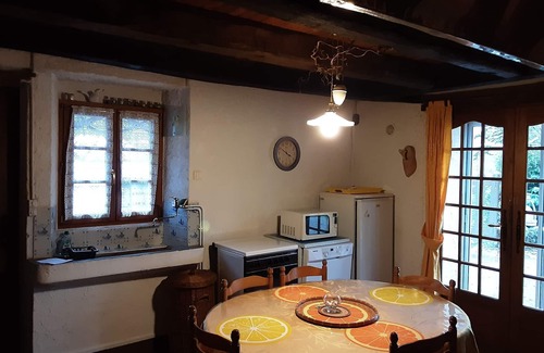 La Chapelle-aux-Bois Casa | Casa en La Chapelle con jardín