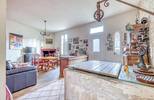 Mortagne-sur-Gironde Casa | Casa de vacaciones 'Maison De Famille' con terraza privada y jardín privado
