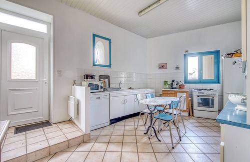 Mortagne-sur-Gironde Casa | Casa de vacaciones 'Maison De Famille' con terraza privada y jardín privado