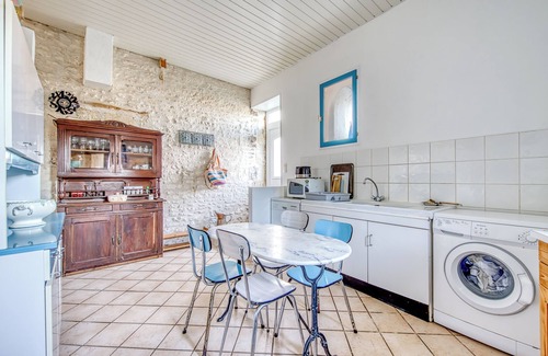 Mortagne-sur-Gironde Casa | Casa de vacaciones 'Maison De Famille' con terraza privada y jardín privado