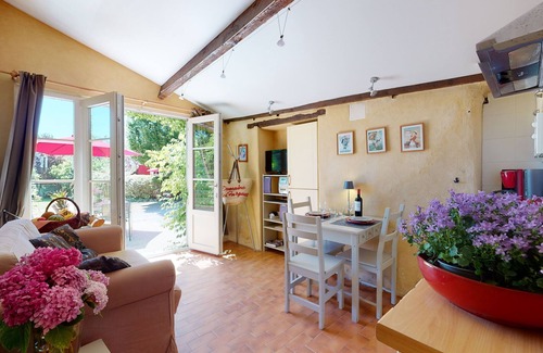 Sainte-Foy-de-Longas Casa | Casa de vacaciones "Le Forgeron" con jardín privado y Wi-Fi