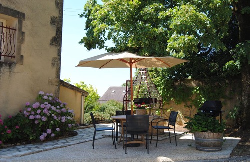 Sainte-Foy-de-Longas Casa | Casa de vacaciones 'Le Puisatier' con jardín privado y Wi-Fi