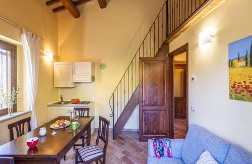 Belforte allʼIsauro Apartamento | Casa en Belforte con Piscina