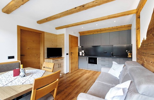 San Martino in Badia Apartamento | Casa de vacaciones "Ciasa Funtanies Pütia" con vistas a la montaña, balcón y Wi-Fi
