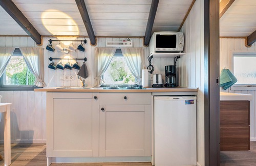 Emmelsbuell-Horsbuell Casa | Casa de vacaciones 'Achtern Diek' con terraza compartida, jardín compartido y Wi-Fi