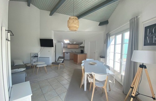 Le Chateau-d'Oleron Casa | Casa de vacaciones 'Vacances Au Château D'Oléron' con terraza privada y Wi-Fi
