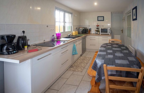 Le Chateau-d'Oleron Casa | Casa de vacaciones 'Villa Nicette' con terraza, jardín privado y balcón
