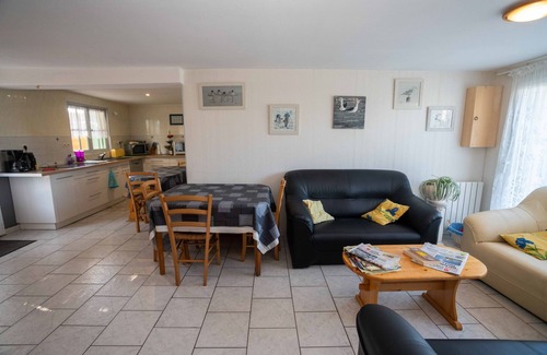 Le Chateau-d'Oleron Casa | Casa de vacaciones 'Villa Nicette' con terraza, jardín privado y balcón