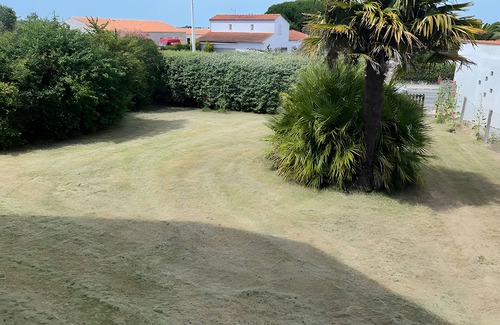 Le Chateau-d'Oleron Casa | Casa de vacaciones 'Villa Nicette' con terraza, jardín privado y balcón