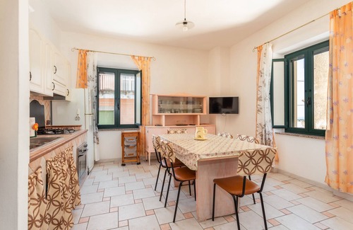 Scano di Montiferro Casa | Casa de vacaciones 'La Casa Rosa Di Rita E Franco' con balcón y Wi-Fi