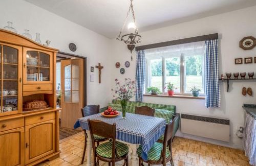 Bela nad Radbuzou Casa | Holiday Home Újezd Svatého Kříže by Interhome