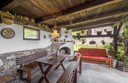 Bela nad Radbuzou Casa | Holiday Home Újezd Svatého Kříže by Interhome