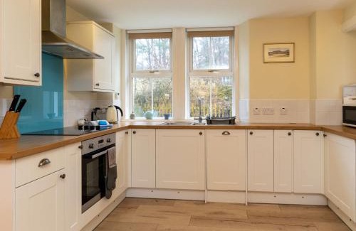 Alvie Casa | Holiday Home 1 Railway Cottage by Interhome