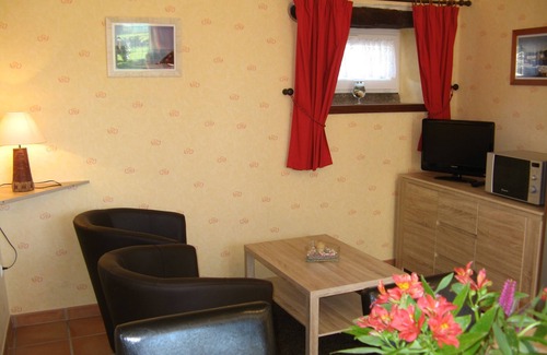 Plomodiern Casa | HOLIDAY HOME A 600M FROM THE SEA (B) enclosed dog garden