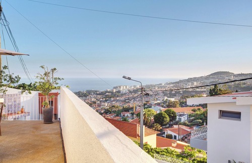 Santa Luzia Casa | Casa de vacaciones 'A Minha Casa' con vistas al mar, terraza privada y Wi-Fi